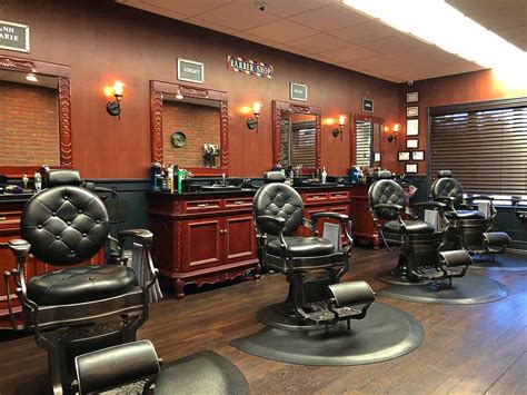 Barber downtown - The Common Room is a barbershop located in downtown Montreal. We are a shop that focuses on our passion towards barbering, building a community and creating a positive environment. Listen to good music and have great conversations. Welcome to the family.